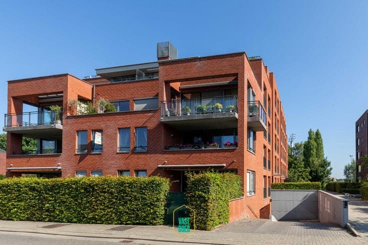 Recent, ready-to-move-in, 2 bedroom apartment in sought-aft