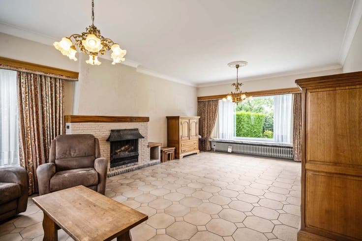 RUIME WONING MET 4 SLK EN GARAGE OP PERCEEL VAN 1.625 m²!