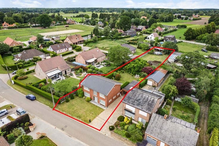 RUIME WONING MET 4 SLK EN GARAGE OP PERCEEL VAN 1.625 m²!