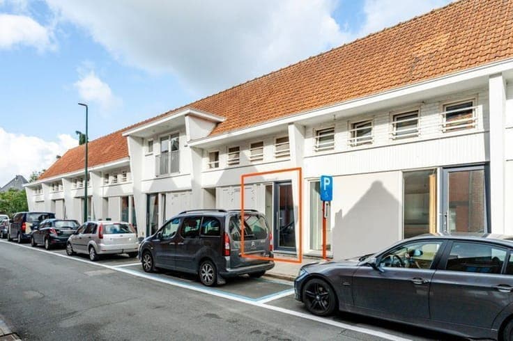 Instapklaar gelijkvloers appartement op rustige ligging !