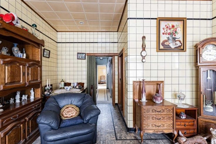 Townhouse to renovate with garage, garden and potential