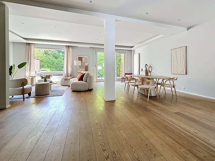 Elegant Renovated Townhouse
