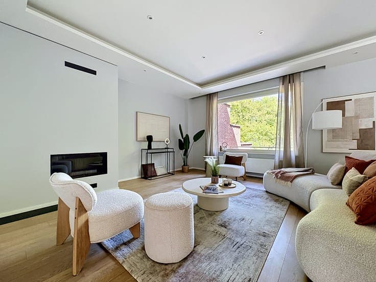 Elegant Renovated Townhouse