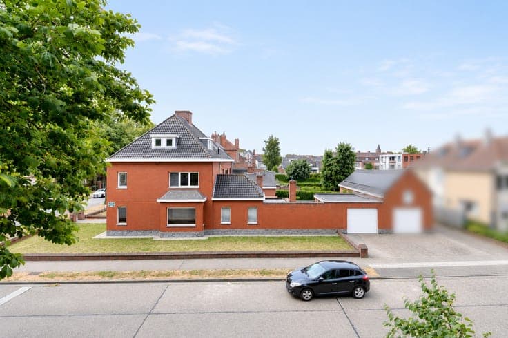Brugge: Ruime woning met garage