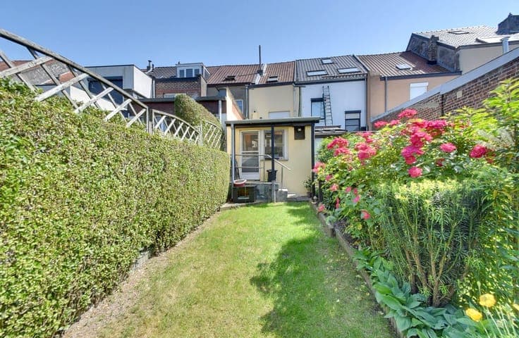 Charmante rijwoning met gezellig tuintje op toplocatie na...