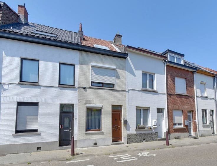Charmante rijwoning met gezellig tuintje op toplocatie na...
