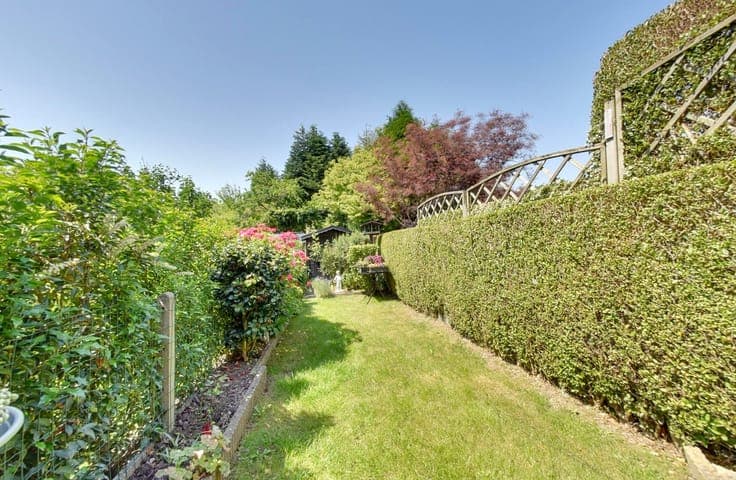 Charmante rijwoning met gezellig tuintje op toplocatie na...