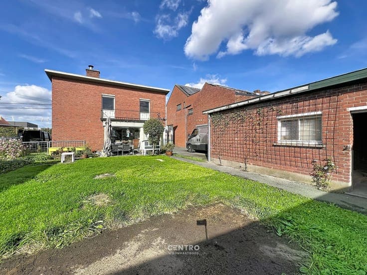 Charmante woning met grote garage/atelier van ± 125m² met...