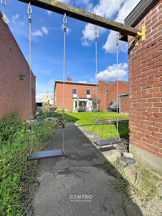 Charmante woning met grote garage/atelier van ± 125m² met...