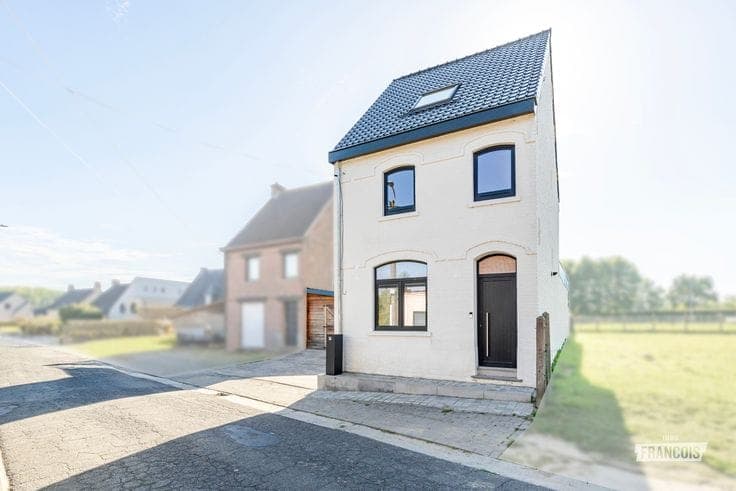 Tastefully renovated 3-bedroom family home in Impe