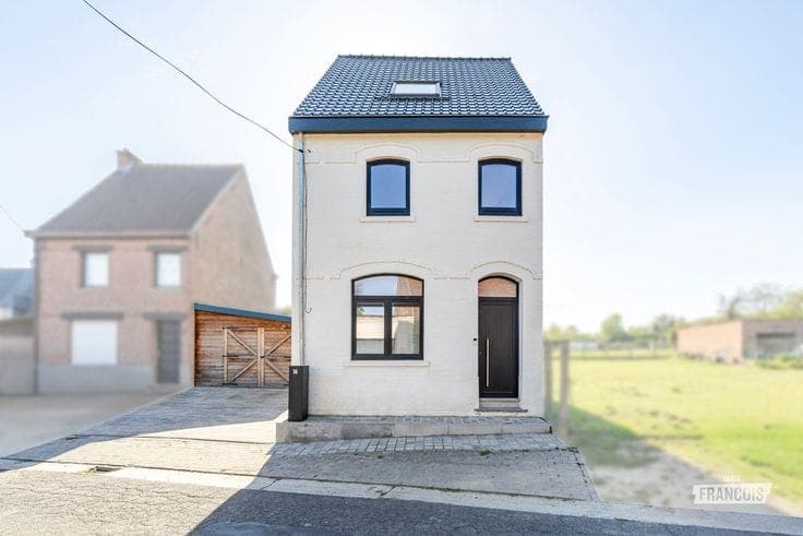Tastefully renovated 3-bedroom family home in Impe