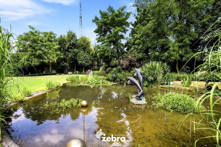Exclusieve villa op een perceel van bijna 3.000 m² in Meu...
