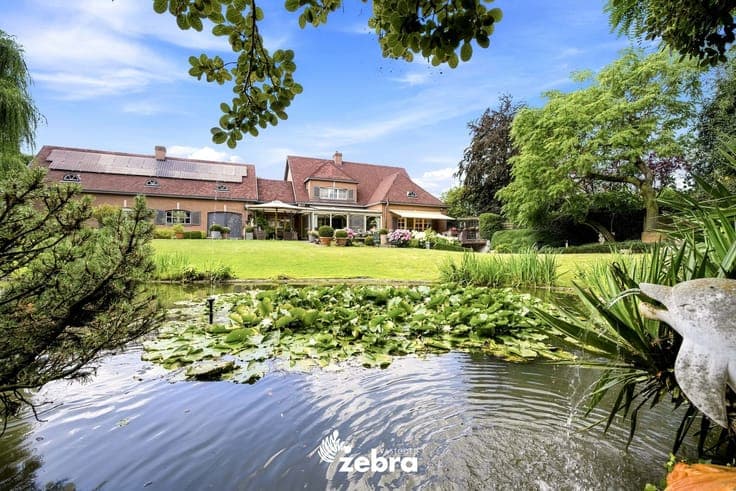 Exclusieve villa op een perceel van bijna 3.000 m² in Meu...
