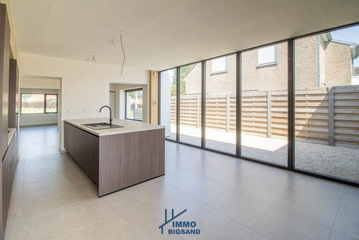 Volledig vernieuwde woning met gloednieuwe aanbouw met 3 ...