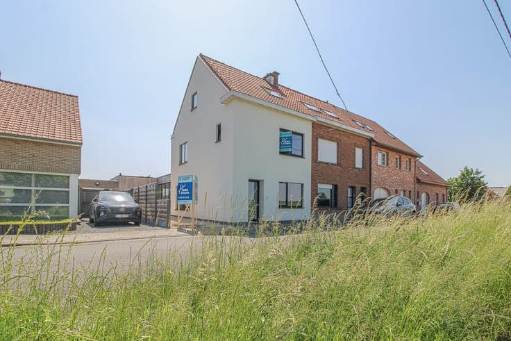 Volledig vernieuwde woning met gloednieuwe aanbouw met 3 ...