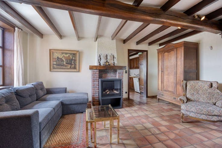 Detached house on 7,590 m² with panoramic views in Mater