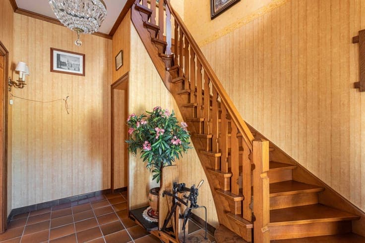 Spacious home with 3 bedrooms, garage & south-facing garden