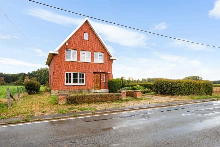 Spacious home with 3 bedrooms, garage and huge potential