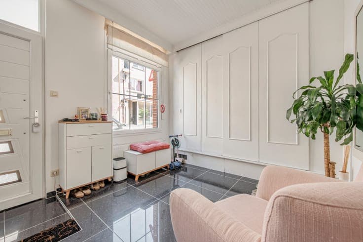 SUPER GEZELLIGE INSTAPKLARE GEZINSWONING MET TUIN