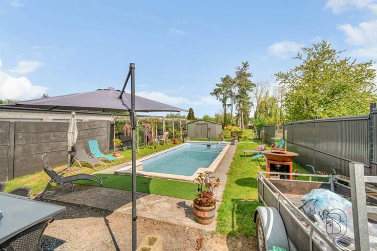 Recently built home with all comforts and a swimming pool!