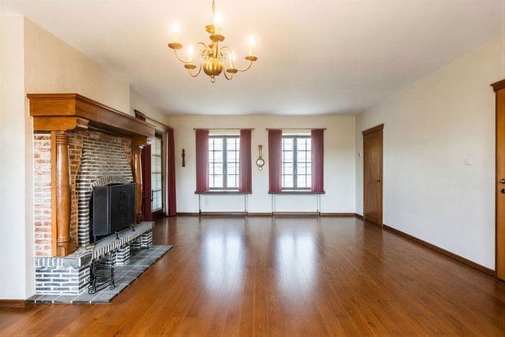 Stylish country house with south-facing garden on 13 ares