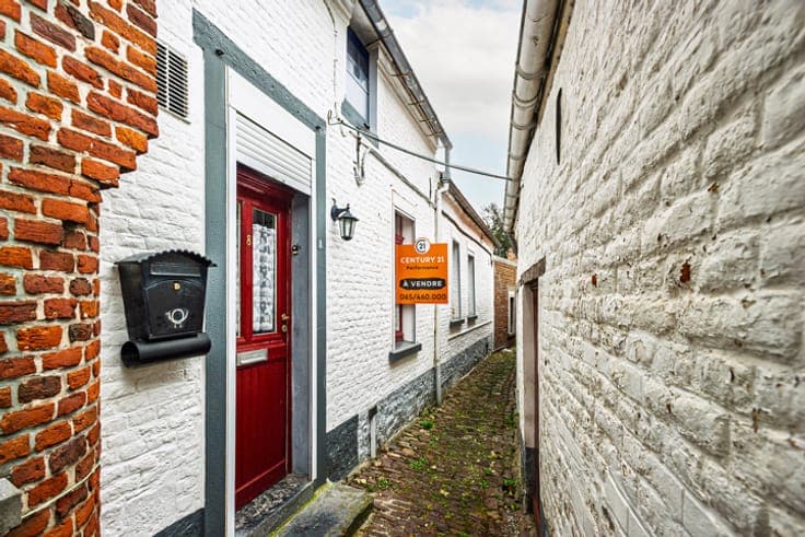 House in Montignies-sur-Roc