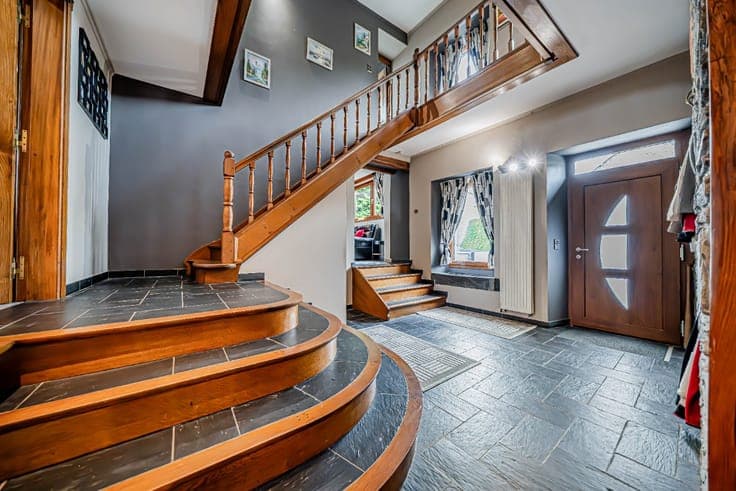 Character Property with 4 Bedrooms - 1,826 m² - Neuville