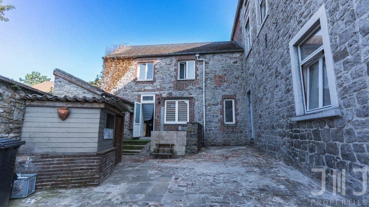 Investment Property Complex with 9 Recognised Units
