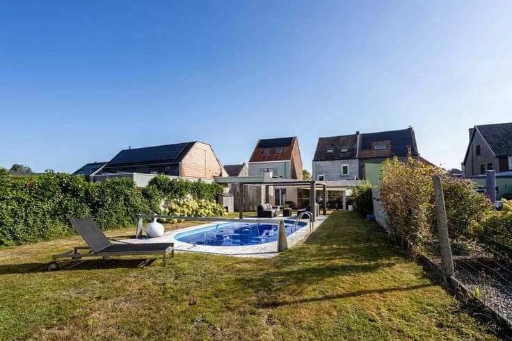 House with pool and 3 bedrooms!