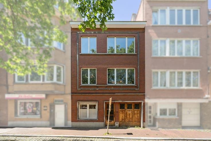Two-family house with garden and garage in Ganshoren
