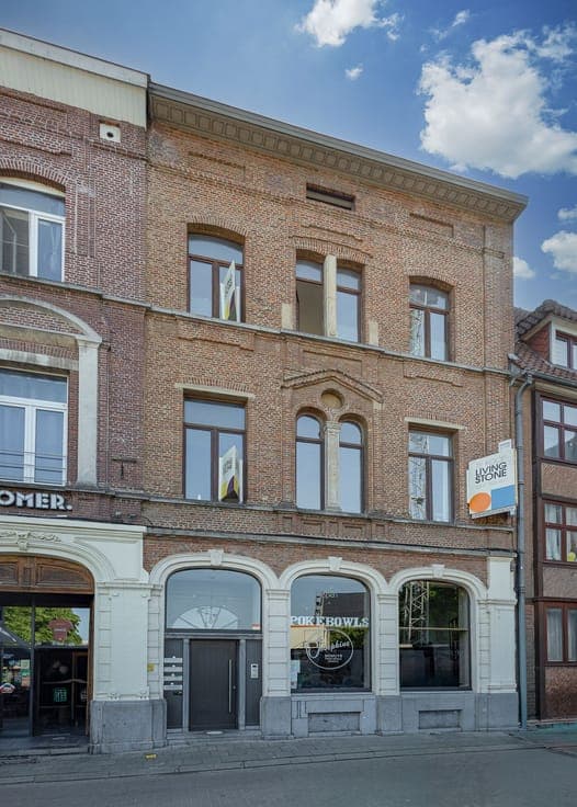 Investment property with 3 apartments and a commercial unit