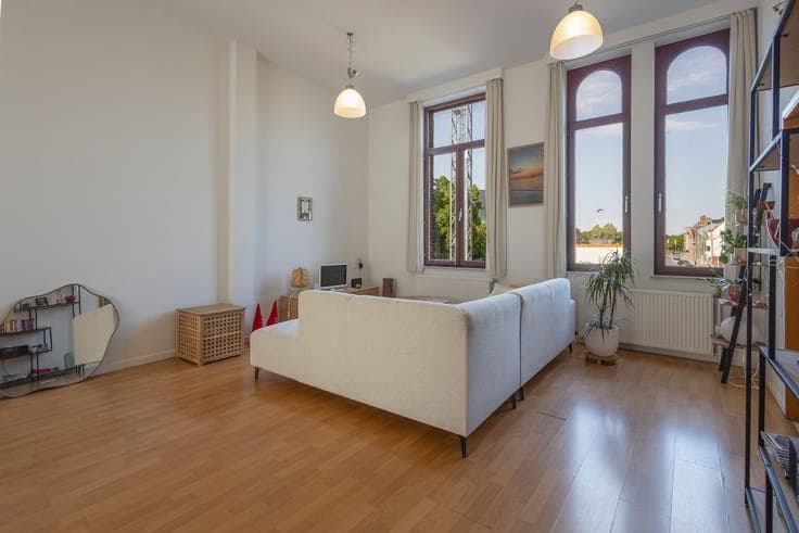 Investment property with 3 apartments and a commercial unit