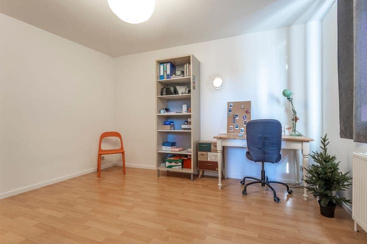 Investment property with 3 apartments and a commercial unit