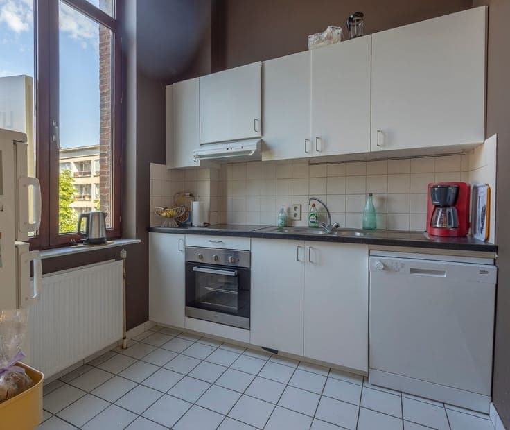 Investment property with 3 apartments and a commercial unit