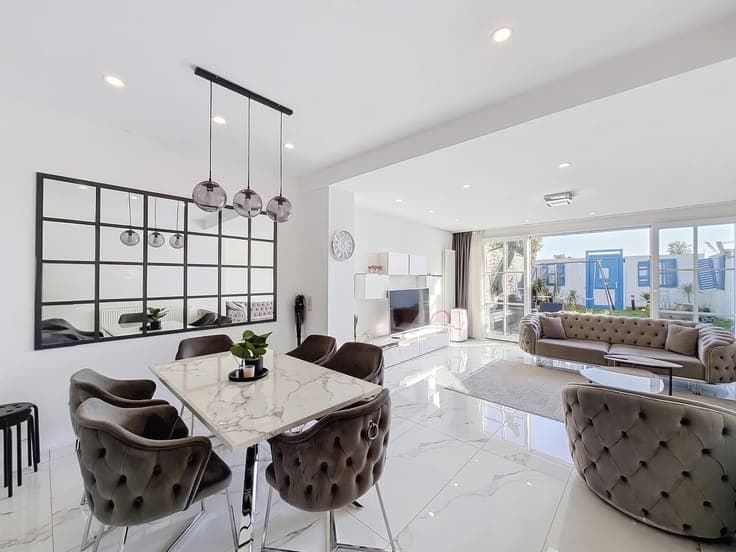 EXCEPTIONAL HOME – 3 BEDROOMS + GARDEN