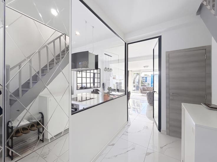 EXCEPTIONAL HOME – 3 BEDROOMS + GARDEN