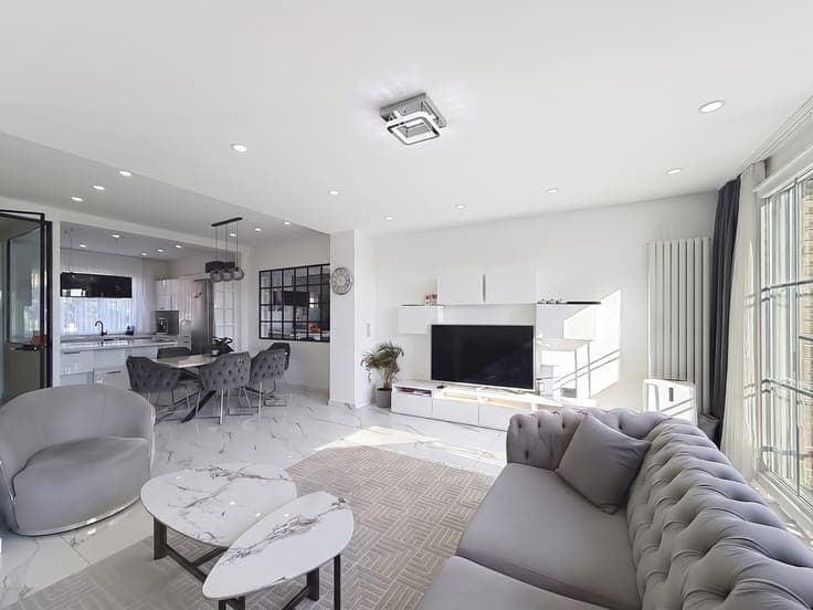 EXCEPTIONAL HOME – 3 BEDROOMS + GARDEN