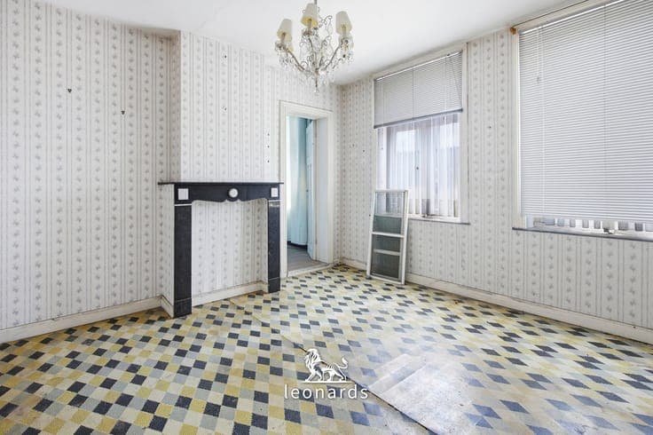 Renovation project with great potential in a prime location
