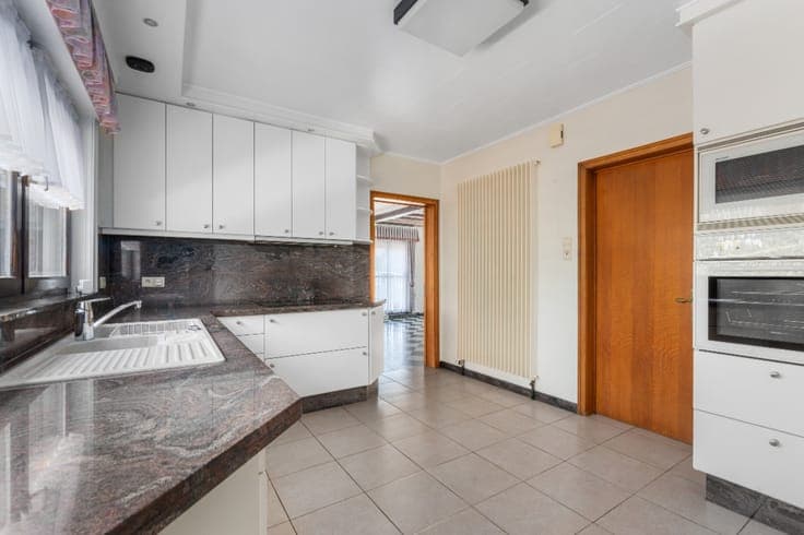 Rural home for sale in Zwevegem