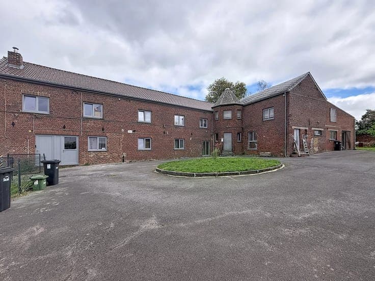 Sale - Building Courcelles - 749,000 €