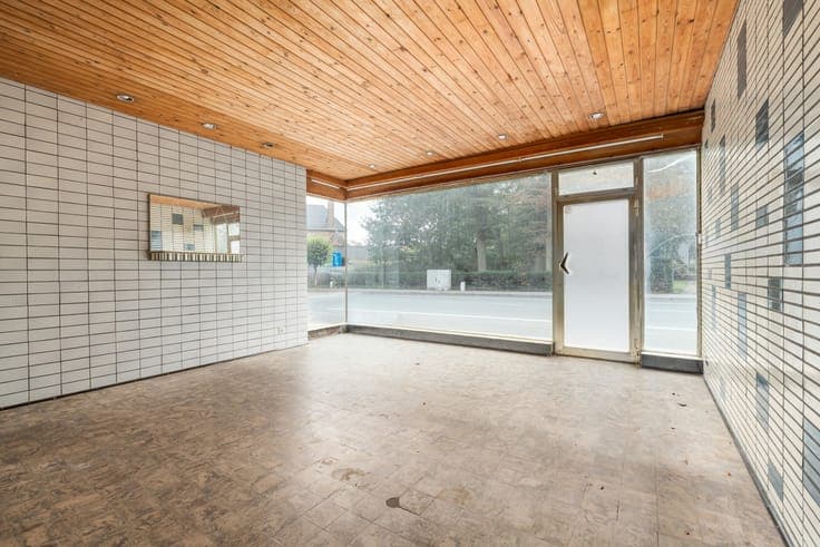 Ruime woning met 4 slaapkamers, inpandige garage en een z...