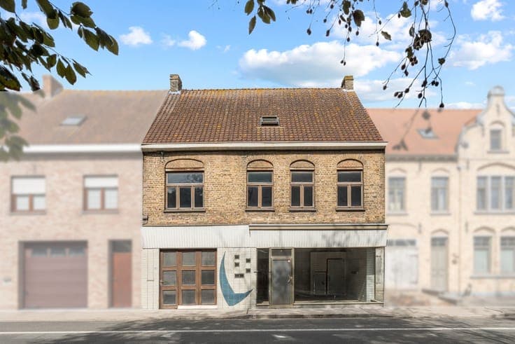 Ruime woning met 4 slaapkamers, inpandige garage en een z...