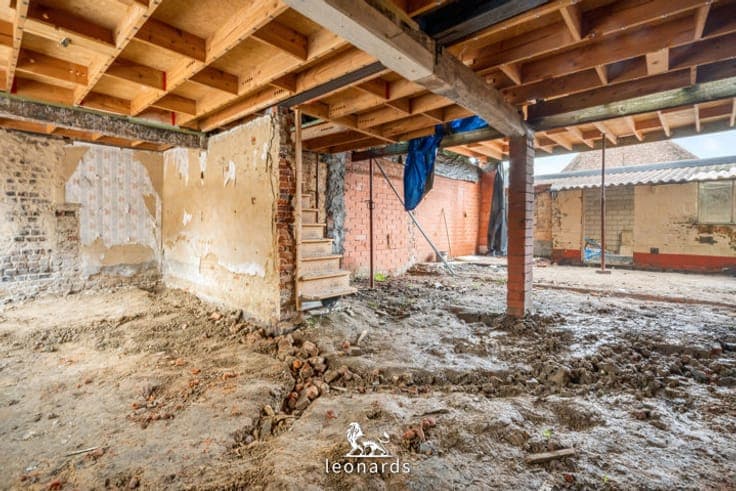 Renovation project at the end of a cul-de-sac