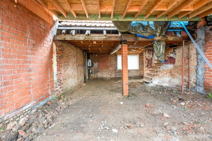 Renovation project at the end of a cul-de-sac