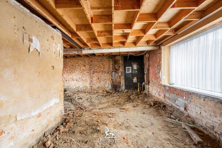 Renovation project at the end of a cul-de-sac