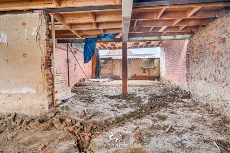 Renovation project at the end of a cul-de-sac