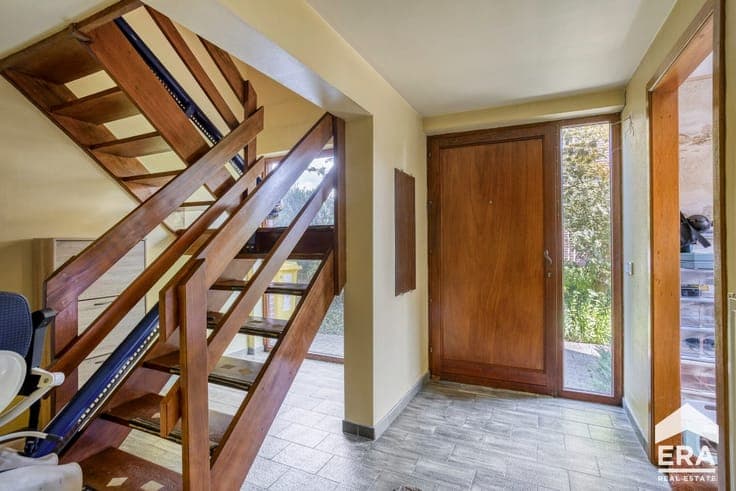 SPACIOUS SEMI-DETACHED HOUSE – 4 BEDROOMS AND GARAGE