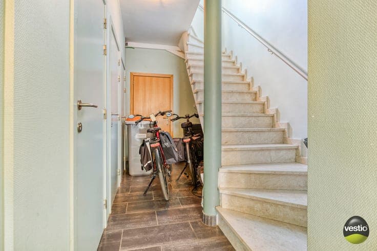 GEHEEL VAN DUPLEX EN VERHUURD HANDELSGELIJKVLOERS IN CEN...