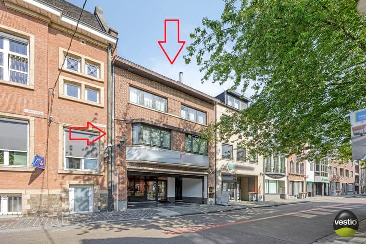 GEHEEL VAN DUPLEX EN VERHUURD HANDELSGELIJKVLOERS IN CEN...