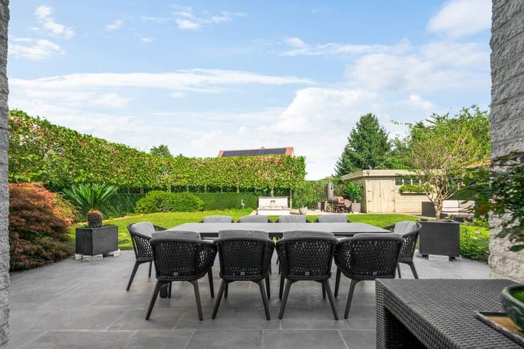 Ruime Villa met 6 slpkrs gelegen in een doodlopende straat